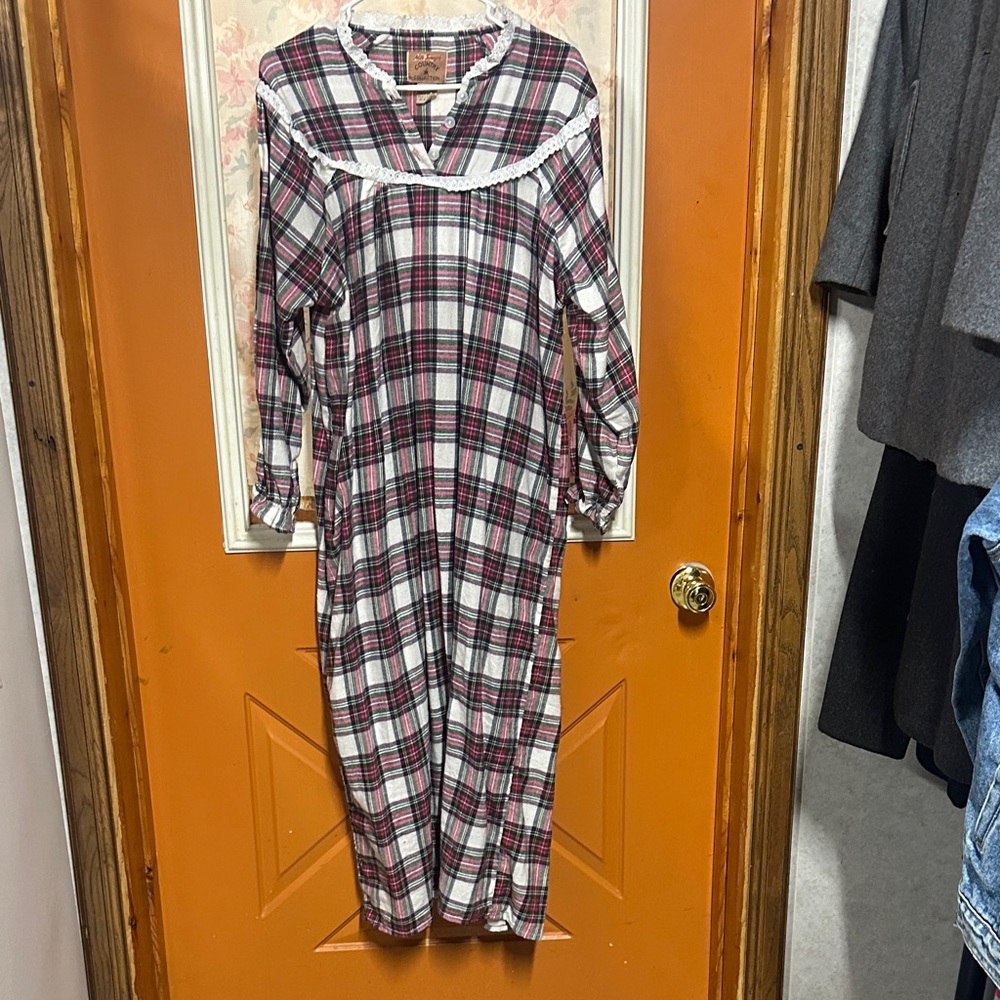 Plaid Long Sleeve Nightgown